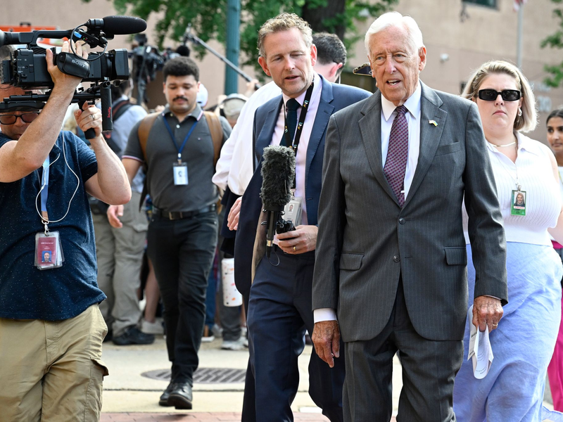 Die kalifornische Top-Demokratin Nancy Pelosi war bei einem Krisentreffen der Abgeordneten ihrer Partei im US-Repräsentantenhaus dabei - die Eignung von Präsident Joe BIden für eine zweite Amtszeit ist derzeit  im Wahlkampf das beherrschende Thema.  - Foto: John McDonnell/AP/dpa