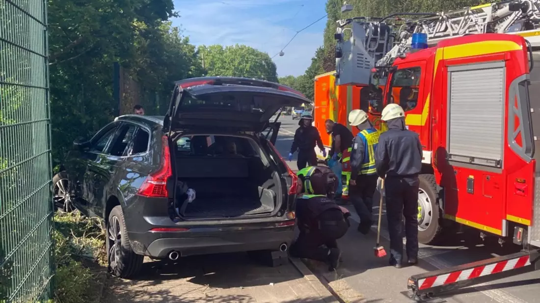 FW-EN: Schwerer Unfall auf der Nierenhofer Straße - Drei Verletzte - Bild: presseportal.de