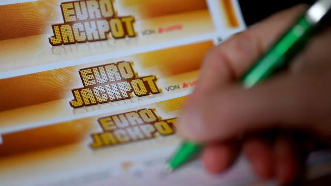 Spieler aus NRW gewinnt rund 98 Millionen Euro - Bild: Monika Skolimowska/dpa-Zentralbild/dpa