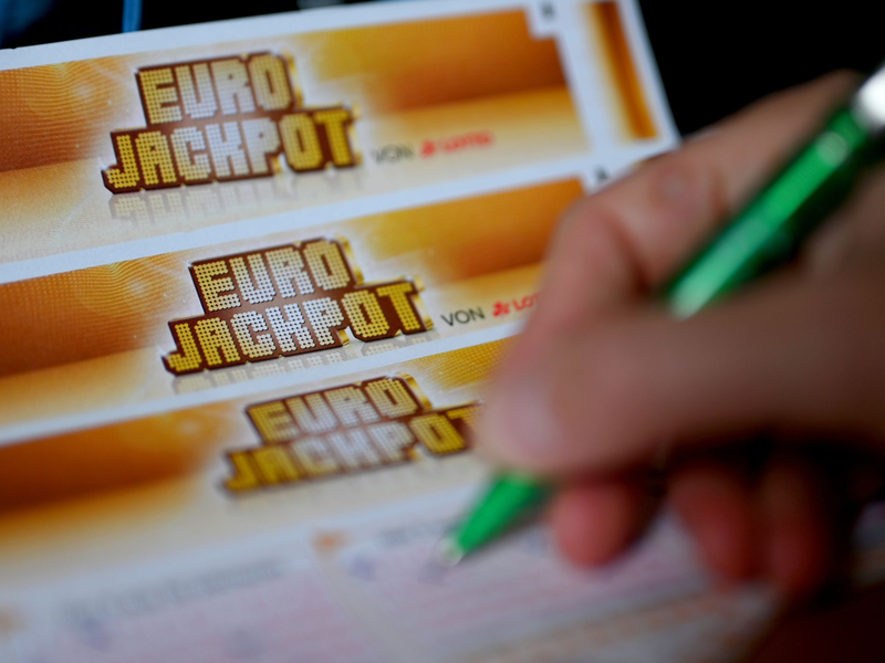 Spieler aus NRW gewinnt rund 98 Millionen Euro - Foto: Monika Skolimowska/dpa-Zentralbild/dpa