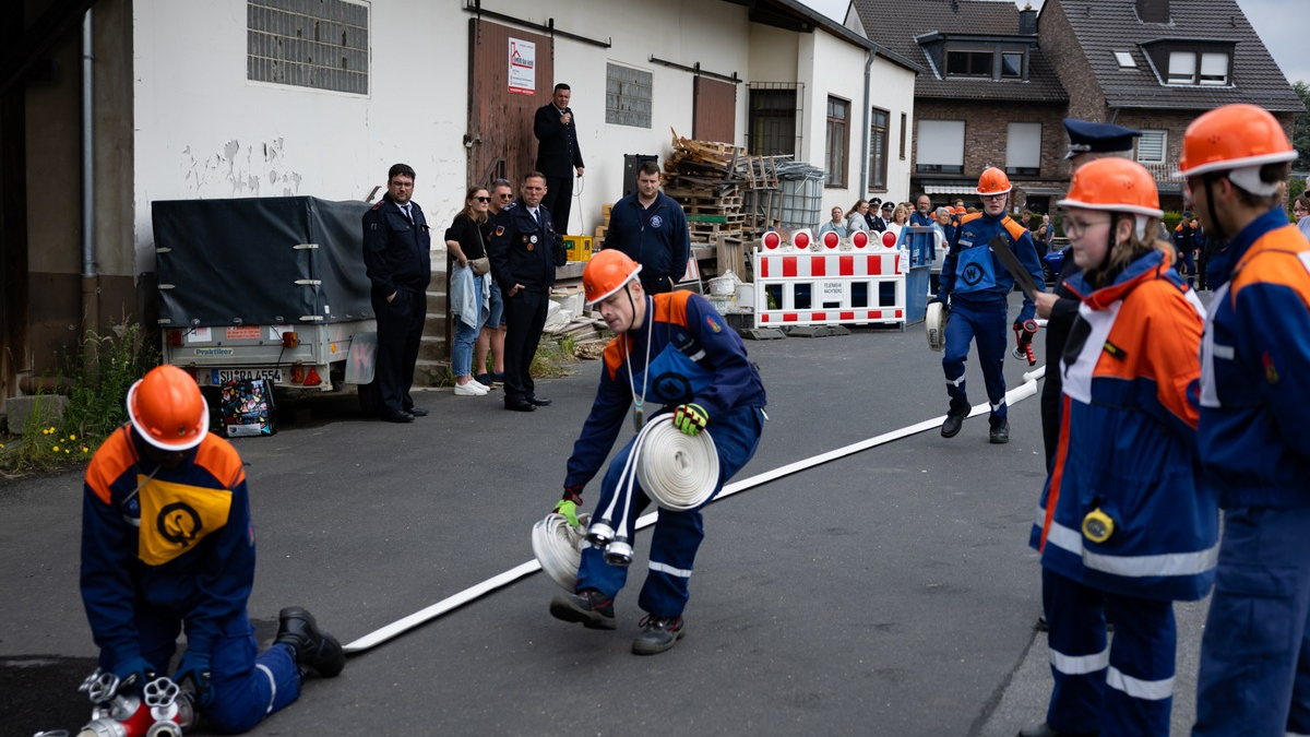 FW Wachtberg: Gemeindefeuerwehrtag 2024 zu Ehren von 50 Jahre Jugendfeuerwehr in Villip - Foto: presseportal.de
