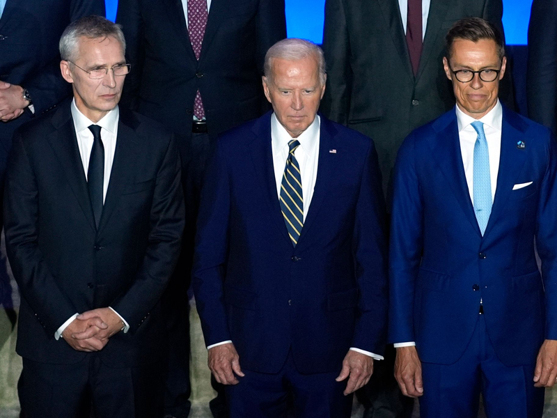 Einer für alle, alle für einen: Das ist die Botschaft, die vom Nato-Gipfel ausgehen soll. - Foto: Evan Vucci/AP