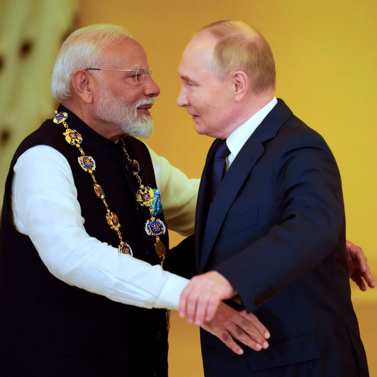 Demonstrierte Nähe: Russlands Präsident Putin und Indiens Premier Modi bekräftigen vor dem Hintergrund des russischen Angriffskriegs gegen die Ukraine ihre Partnerschaft. (Foto aktuell) - Foto: Alexander Zemlianichenko/AP/dpa