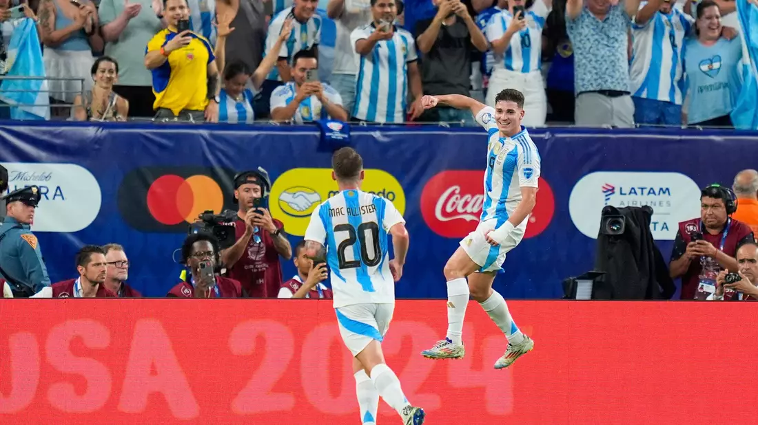 Titelverteidiger Argentinien steht erneut im Copa-Finale. - Bild: Julia Nikhinson/AP/dpa