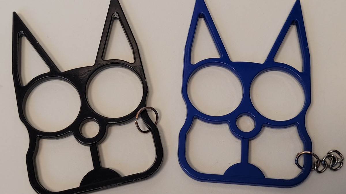 BPOL-HH: (FOTO) Bundespolizei am Hamburg Airport: Pech für Geschwisterpaar - Schlagringe in Form eines Katzenkopfes führen zu Strafanzeigen - Foto: presseportal.de