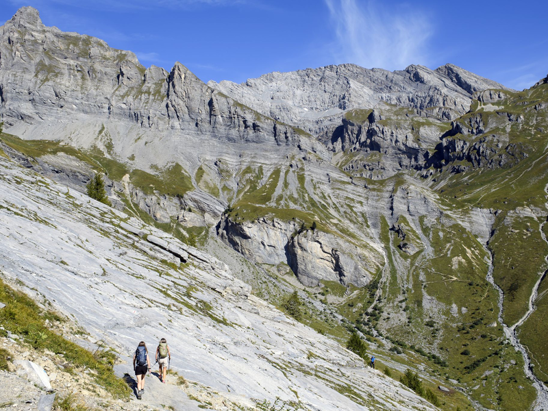 Zwei deutsche Bergsteigerinnen stürzen im Wallis mehrere hundert Meter ab. (Archivbild) - Foto: Anthony Anex/KEYSTONE/dpa