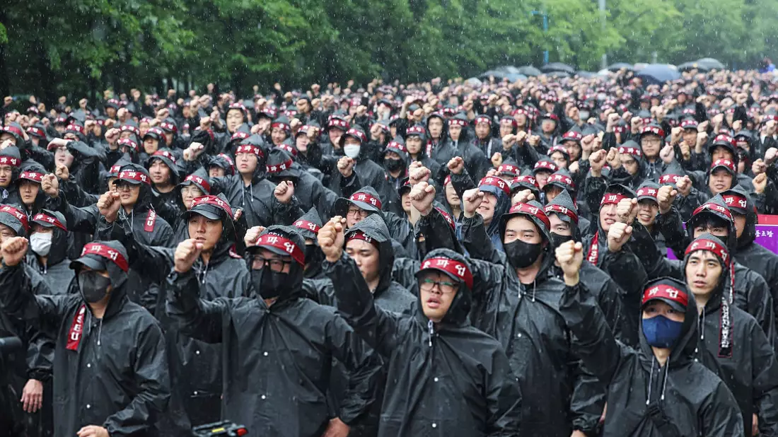 Die Gewerkschaft will ihren ursprünglich befristeten Streik auf unbestimmte Zeit fortsetzen. (Archivbild) - Bild: Uncredited/YONHAP/AP/dpa