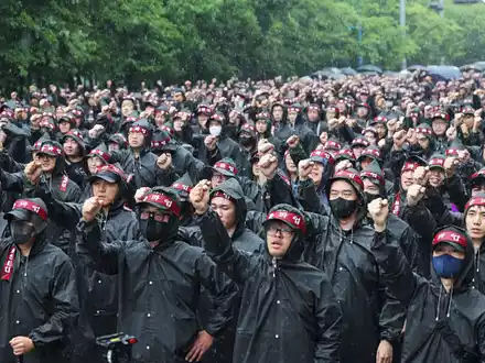 Die Gewerkschaft will ihren ursprünglich befristeten Streik auf unbestimmte Zeit fortsetzen. (Archivbild) - Foto: Uncredited/YONHAP/AP/dpa
