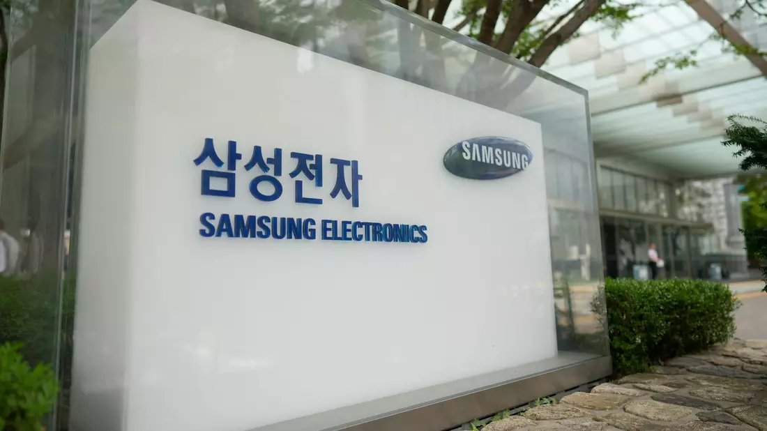  Die gewerkschaftlich organisierten Beschäftigten von Samsung Electronics wollen mit einem unbefristeten Streik Druck auf Südkoreas größtes Unternehmen ausüben. (Archivbild) - Bild: Lee Jin-man/AP