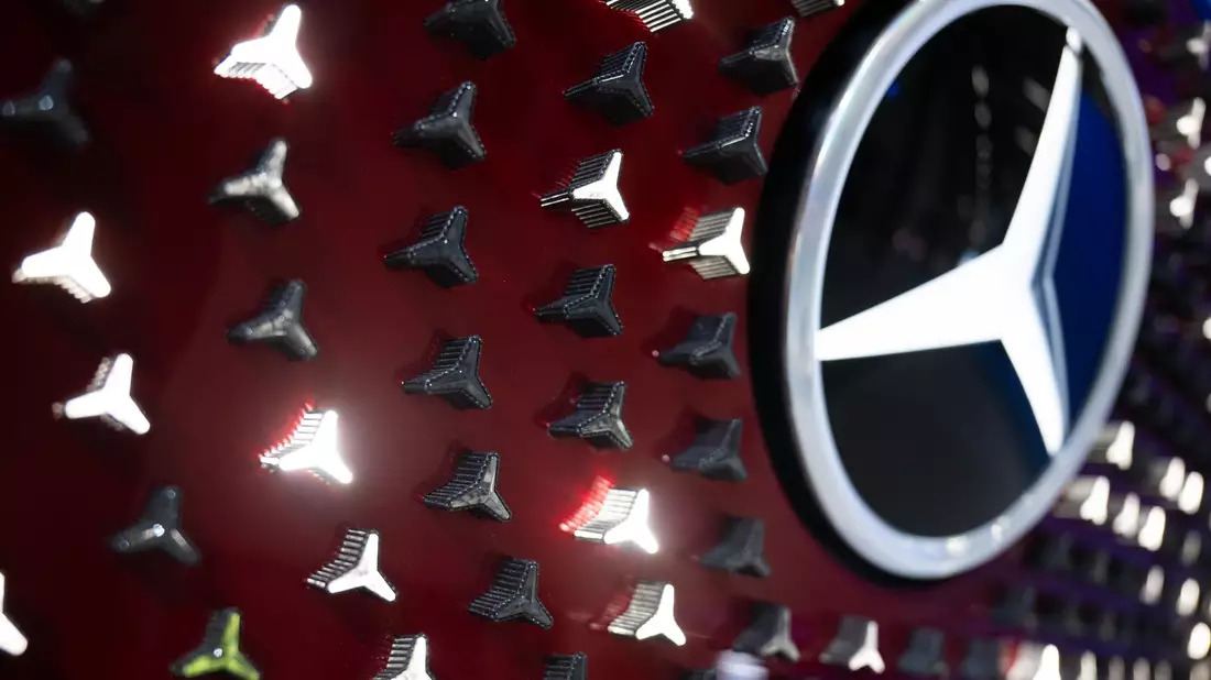 Von April bis Juni hat Mercedes deutlich weniger E-Autos verkauft. (Archivbild) - Bild: Sebastian Christoph Gollnow/dpa