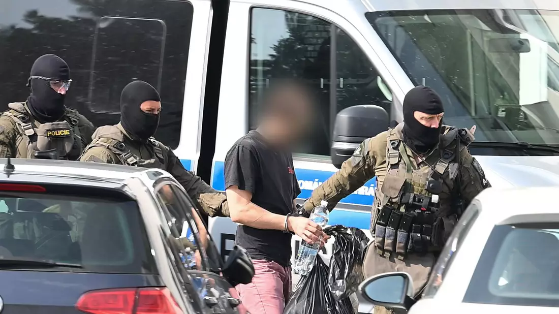 Der Tatverdächtige wurde Mitte Juni in Prag festgenommen - Bild: Robert Michael/dpa