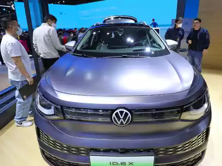 Wegen schleppender Verkäufe in China sinken im VW-Konzern die Auslieferungszahlen. - Foto: Fang Zhe/Xinhua/dpa