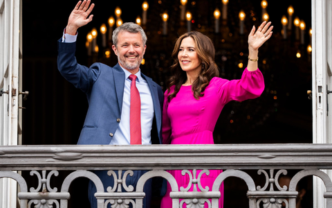 Verbringen den Sommer nicht weit von Deutschland entfernt: Dänemarks König Frederik und seine Frau Königin Mary. - Foto: Ida Marie Odgaard/Ritzau Scanpix /AP/dpa