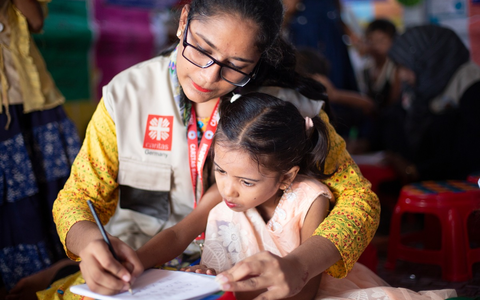 Caritas international: Menschen in Not mit 110 Millionen Euro geholfen / Jahresbericht: Weltweit 7,4 Millionen Hilfsbedürftige unterstützt - Kritik an Budgetkürzungen der Bundesregierung - Foto: presseportal.de Caritas international: Menschen in Not mit 110 Millionen Euro geholfen / Jahresbericht: Weltweit 7,4 Millionen Hilfsbedürftige unterstützt - Kritik an Budgetkürzungen der Bundesregierung - Foto: presseportal.de