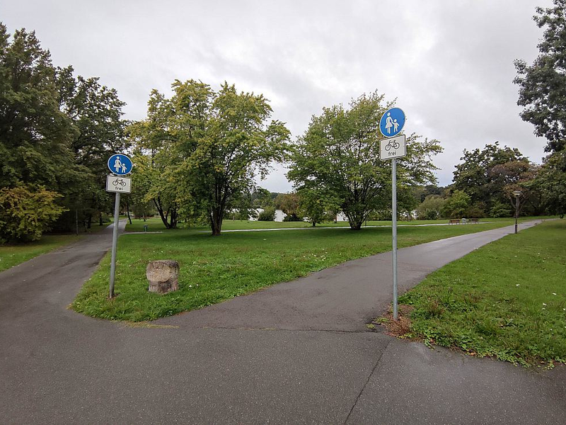 Fahrrad- und Fußgängerweg in einem Park (Archiv) - Foto: über dts Nachrichtenagentur