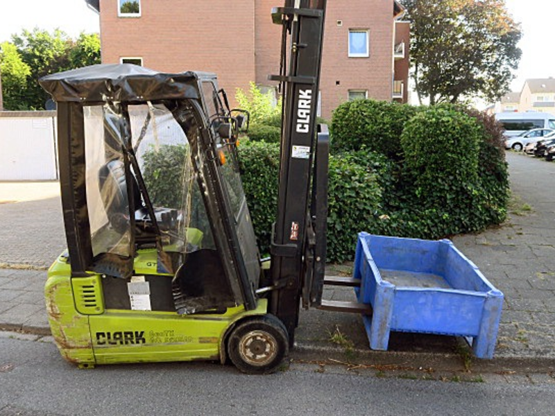 POL-MG: Einbruch auf Firmengelände | Dieb flüchtet mit Gabelstapler - Foto: presseportal.de