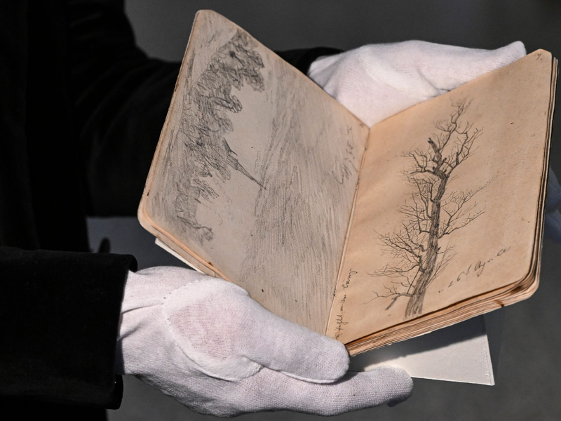 Seltenes Skizenbuch kommt in öffentliche Sammlungen - Foto: Jens Kalaene/dpa