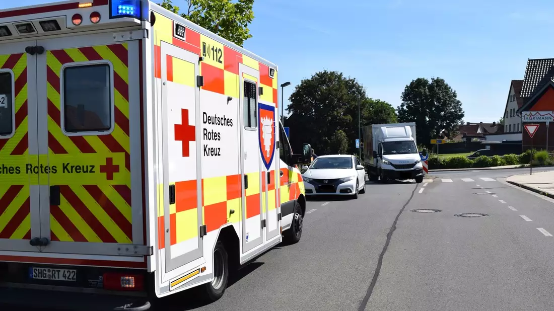 POL-NI: Radfahrer fährt über Zebrastreifen und verursacht dabei einen Unfall - wie verhält man sich richtig am Zebrastreifen. - Bild: presseportal.de