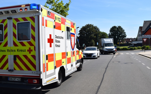 POL-NI: Radfahrer fĂ€hrt ĂŒber Zebrastreifen und verursacht dabei einen Unfall - wie verhĂ€lt man sich richtig am Zebrastreifen. - Foto: presseportal.de POL-NI: Radfahrer fĂ€hrt ĂŒber Zebrastreifen und verursacht dabei einen Unfall - wie verhĂ€lt man sich richtig am Zebrastreifen. - Foto: presseportal.de