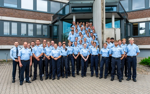 POL-WES: Wesel - 62 neue Kommissaranwärterinnen und -anwärter für die Kreispolizeibehörde Wesel - Foto: presseportal.de