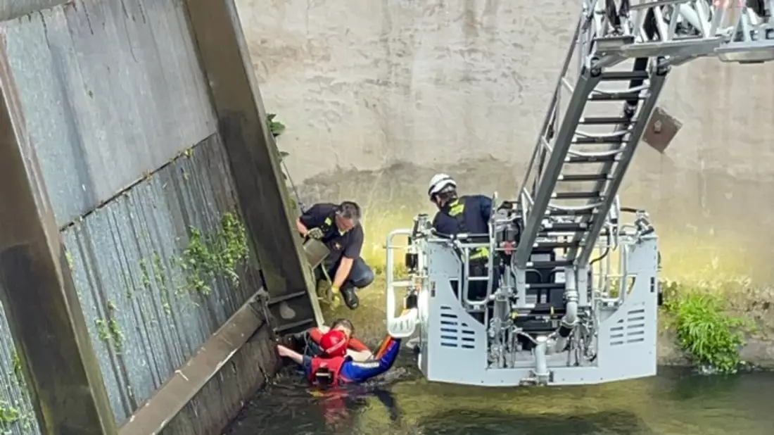FW-E: Hilflose Person treibt im Wasser - Frau aus der Ruhr gerettet - Bild: presseportal.de
