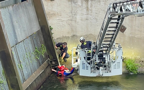 FW-E: Hilflose Person treibt im Wasser - Frau aus der Ruhr gerettet - Foto: presseportal.de