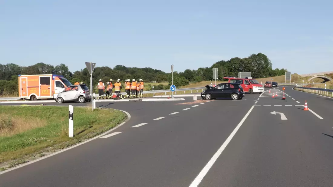 POL-HX: Zwei Verletzte und erheblicher Sachschaden nach Unfall - Bild: presseportal.de