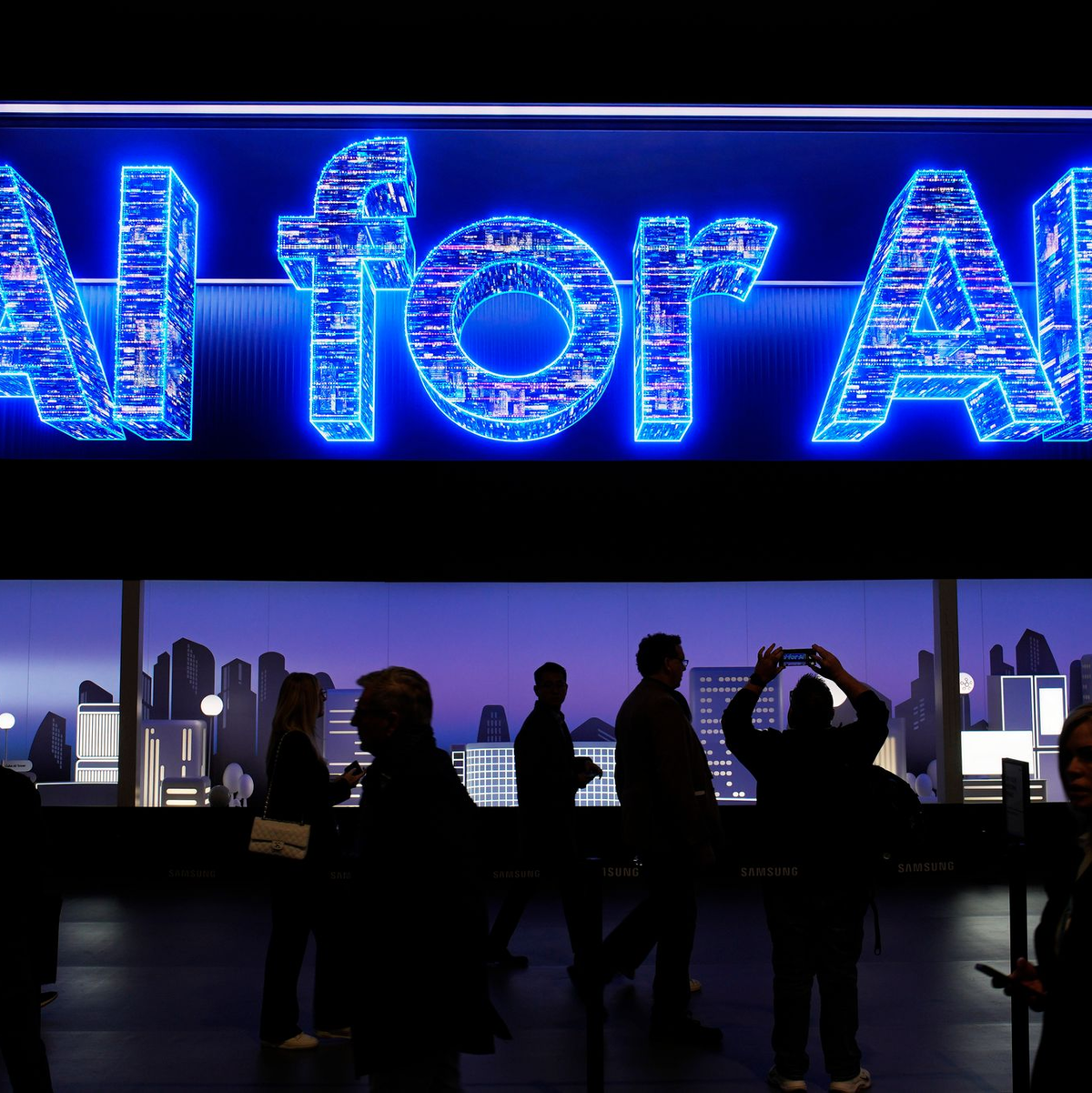 Samsung hat in Paris neue Smartphones und Gadgets vorgestellt, die über KI-Funktionen verfügen. - Foto: John Locher/AP