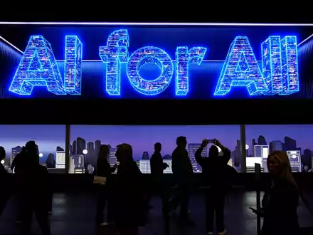 Samsung hat in Paris neue Smartphones und Gadgets vorgestellt, die über KI-Funktionen verfügen. - Foto: John Locher/AP