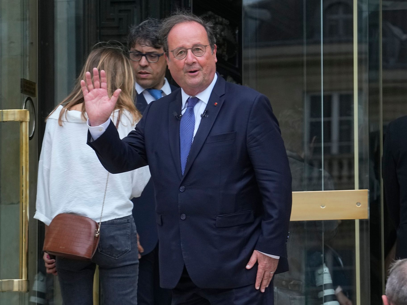Frankreichs Ex-Präsident François Hollande kehrt als einfacher Abgeordneter in die Nationalversammlung zurück. - Foto: Michel Euler/AP/dpa