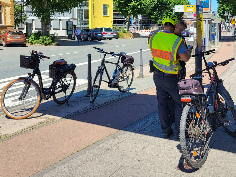 POL-LDK: + Polizei und Ordnungsamt kontrollieren Radfahrer in Wetzlar + Wer kennt Luca oder Julie? + Besucher schlägt auf Ochsenfest zu + - Foto: presseportal.de