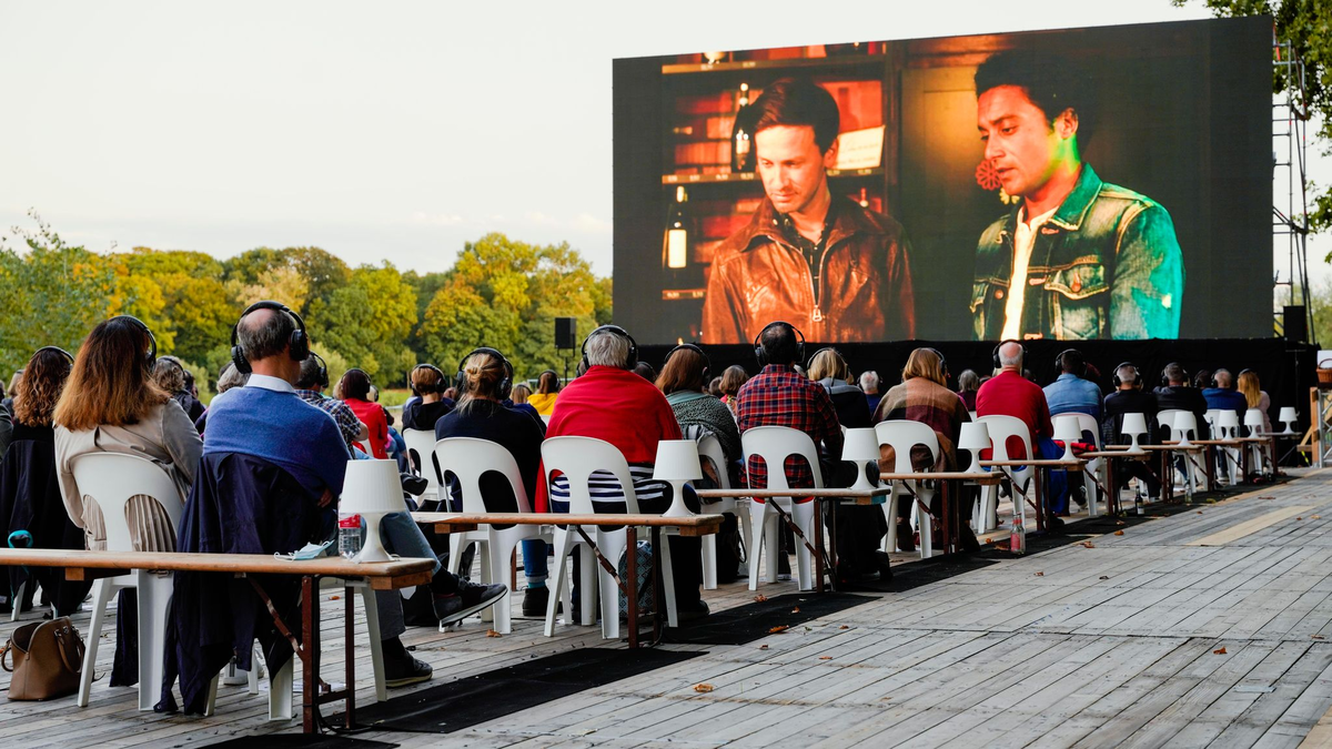 Nah am Wasser gebaut: das Filmfestival in Ludwigshafen am Rhein. - Foto: Uwe Anspach/dpa