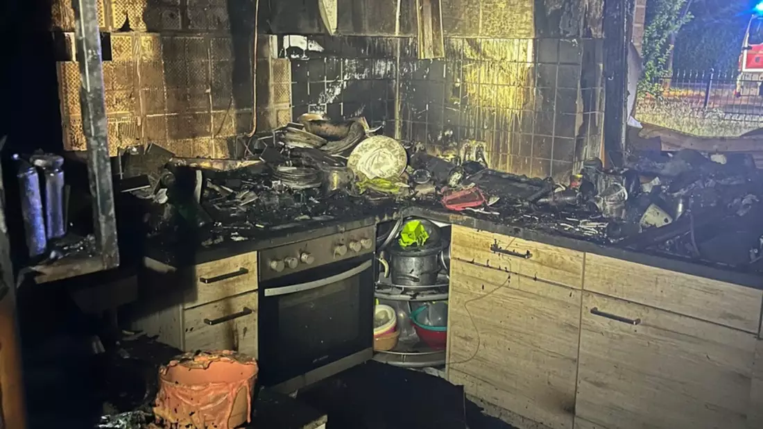 FW Minden: Küchenbrand sorgt für nächtlichen Einsatz - Bild: presseportal.de