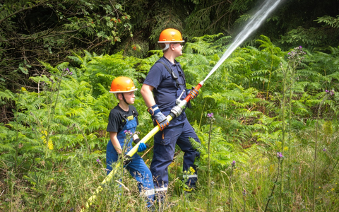 FW-AR: Die Jugendfeuerwehr der Stadt Arnsberg übt die Bekämpfung von Waldbränden - Foto: presseportal.de