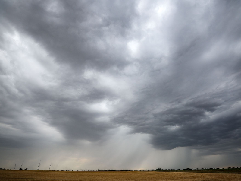 Am Mittwochabend musste die Feuerwehr in Ostsachsen zu zahlreichen unwetterbedingten Einsätzen ausrücken (Symbolbild). - Foto: Jan Woitas/dpa