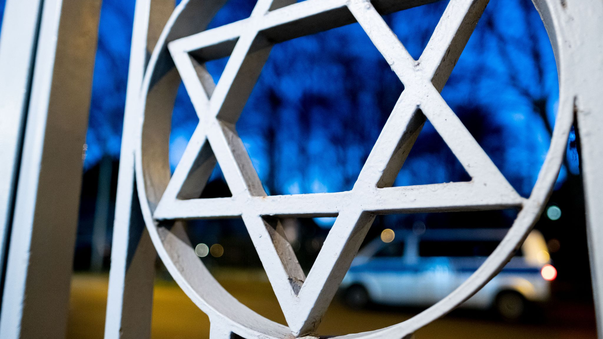 Juden und Jüdinnen in der EU sehen sich laut einer Umfrage vielen Angriffen ausgesetzt. (Archivbild) - Foto: Peter Steffen/dpa