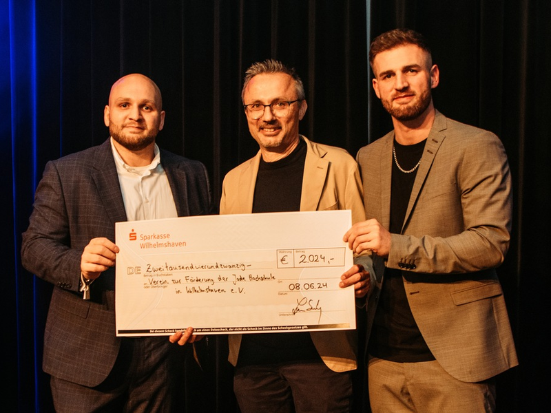 Born Originals GmbH und erka Verpackungssysteme GmbH unterstützen den Verein zur Förderung der Jade Hochschule in Wilhelmshaven e.V. - Foto: presseportal.de