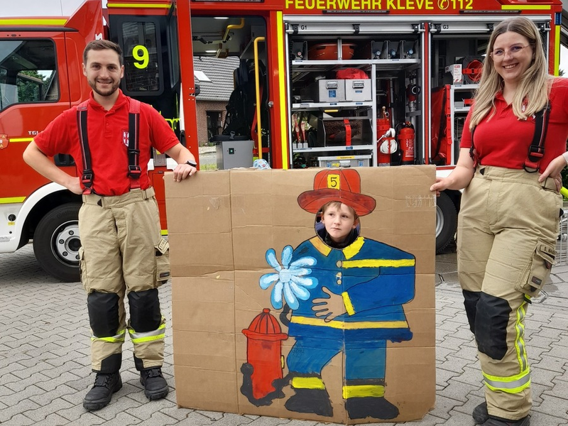 FW-KLE: Leuchtende Augen und strahlende Gesichter: Brandschutzerziehung bei der Löschgruppe Düffelward - Foto: presseportal.de