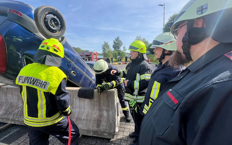 FW-OE: Fortbildung mit nichtalltäglichen Herausforderungen für die technische Rettung - Foto: presseportal.de