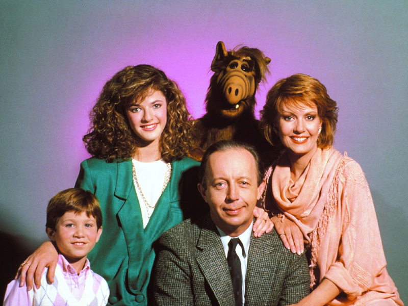 Heile TV-Welt: Die Hauptdarsteller der Serie «Alf». Benji Gregory (l.) spielte Sohn Brian Tanner. (Archivfoto)  - Foto: NITRO/dpa
