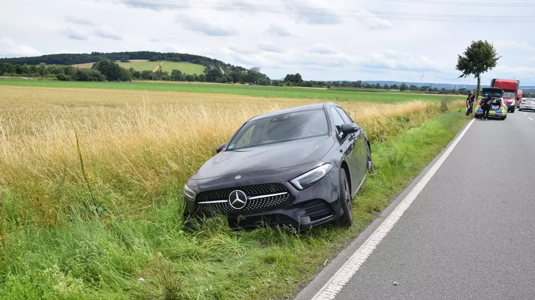 POL-HM: Gefährdung des Straßenverkehrs durch Überholmanöver - Bild: presseportal.de