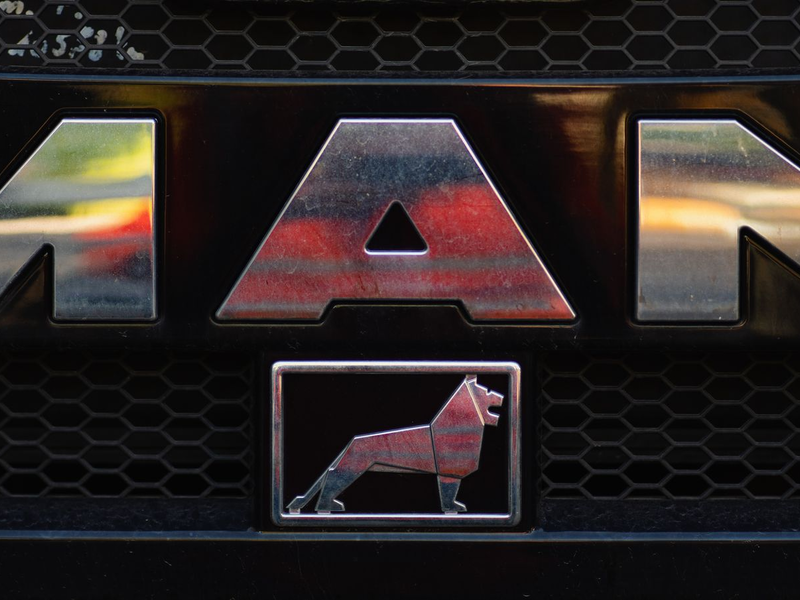 MAN baut zusammen mit Eon ein Ladenetzwerk auf. - Foto: Nicolas Armer/dpa