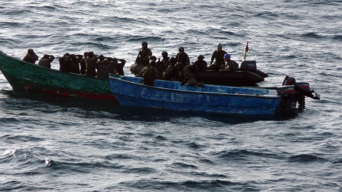 Festnahme mutmaßlicher Piraten vor der ostafrikanischen Küste. (Archivbild) - Foto: DB MoD France/dpa