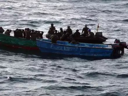 Festnahme mutmaßlicher Piraten vor der ostafrikanischen Küste. (Archivbild) - Foto: DB MoD France/dpa