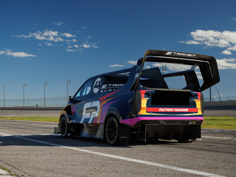 Ford erklimmt den Goodwood Hügel mit spannender Kombination aus Benzin- und Elektro-Power - Foto: presseportal.de