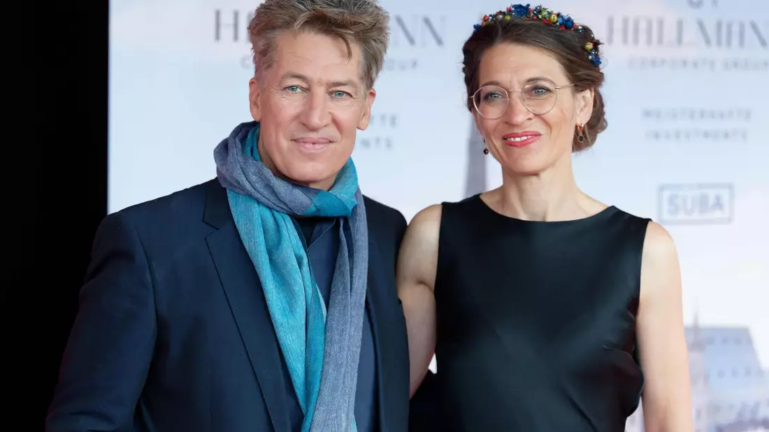 Tobias Moretti ist nicht nur ein Schauspiel-Star. Gemeinsam mit seiner Frau Julia betreibt er eine Landwirtschaft in Tirol. (Bild: Archiv) - Bild: Henning Kaiser/dpa