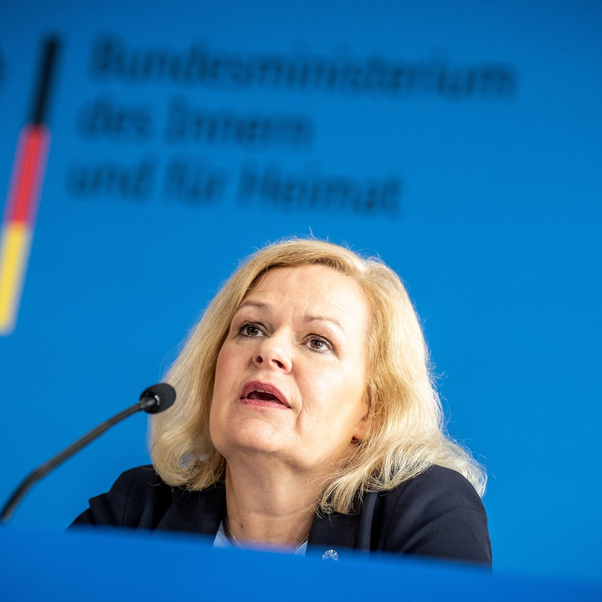 Innenministerin Faeser hat sich mit den Mobilfunkanbietern geeinigt. - Foto: Michael Kappeler/dpa