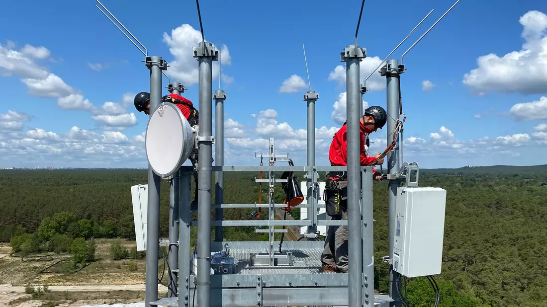 Vodafone will 5G-Antennentechnik von Huawei durch OpenRAN ersetzen.  - Bild: Christoph Dernbach/dpa