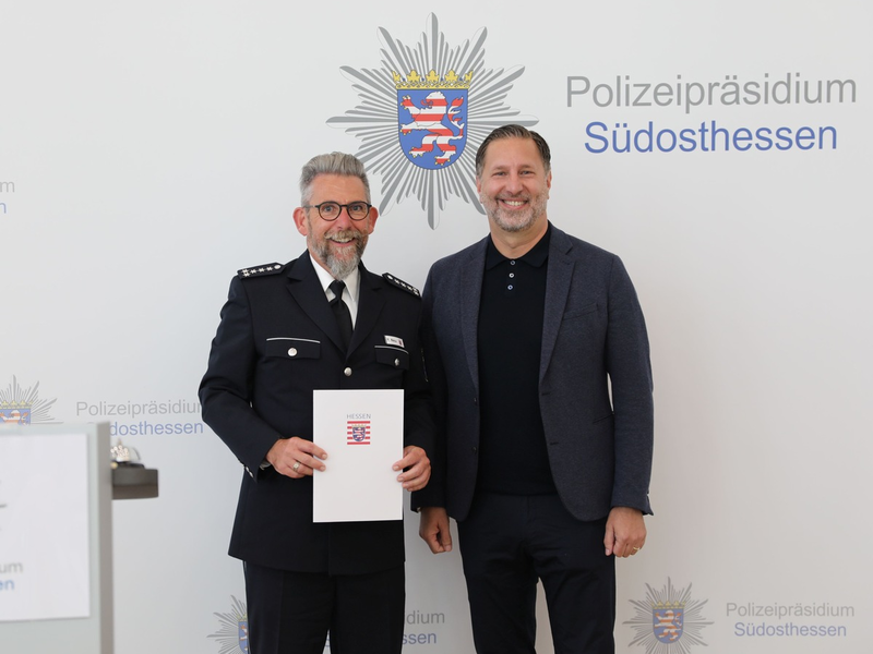 POL-OF: Verabschiedung in den Ruhestand: Rudolf Rudi Neu gibt sein letztes dienstliches Statement - Foto: presseportal.de