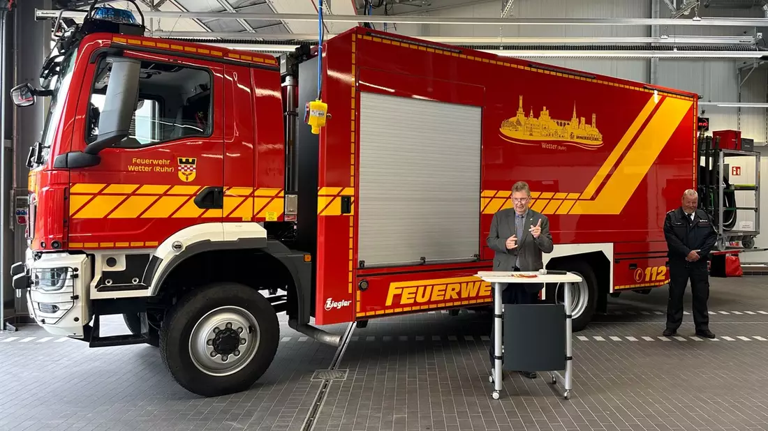 FW-EN: Feuerwehr Wetter (Ruhr) übernimmt neuen GW-L2 - Bild: presseportal.de